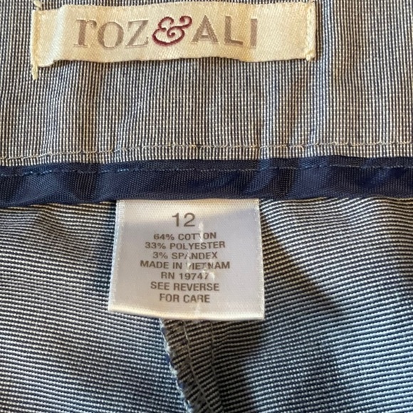 Roz & Ali Light Blue Capris - Picture 4 of 5